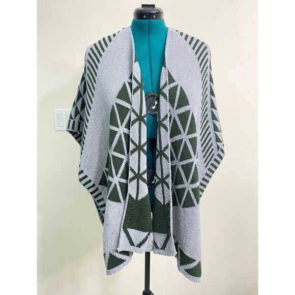 One Size Pullover Poncho Reversible Aztec Geometrical Pattern Cozy Core Knit - Picture 1 of 5